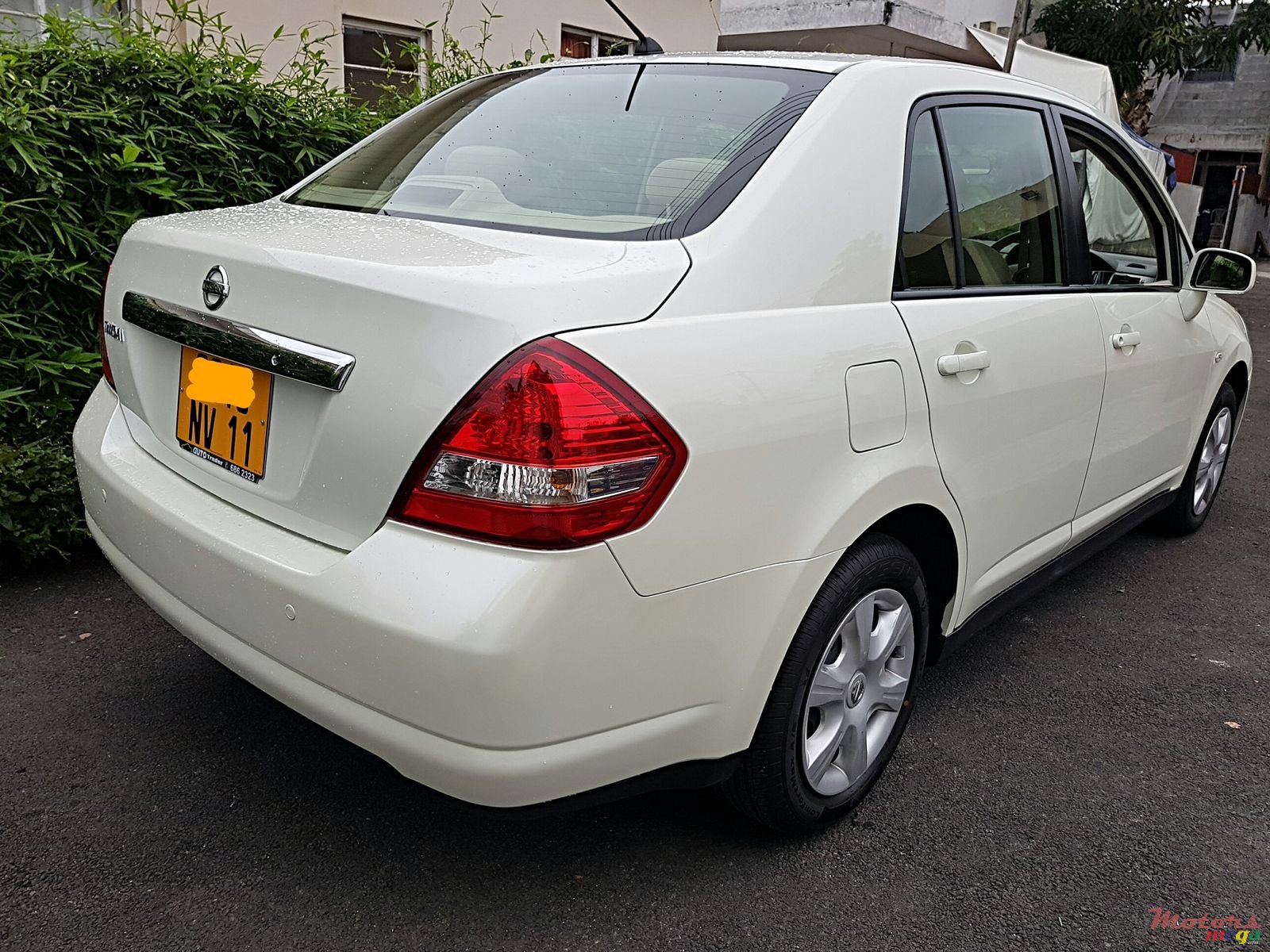 2011' Nissan Tiida photo #3