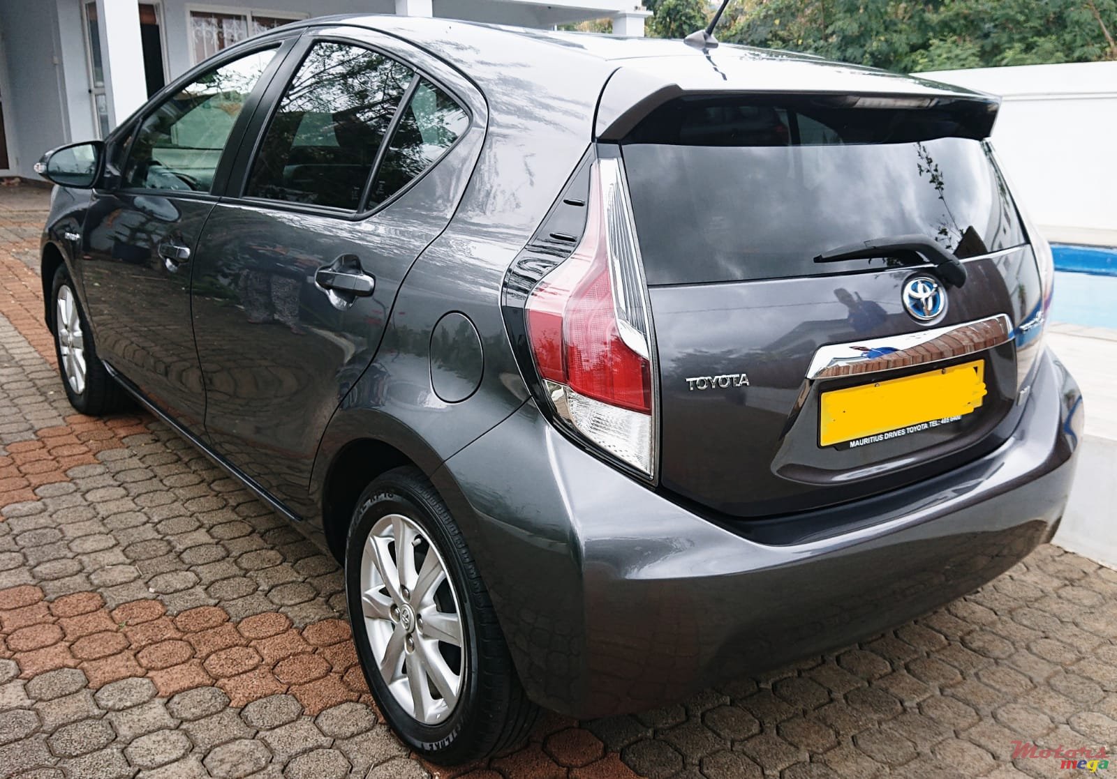 2017' Toyota Prius c photo #6