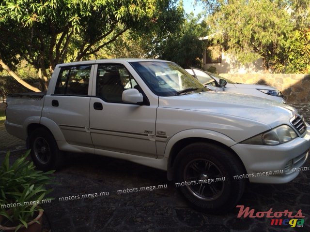 2011' SsangYong sport photo #1