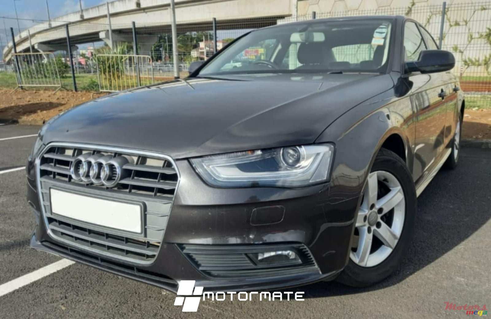 2013' Audi A4 Sedan photo #1