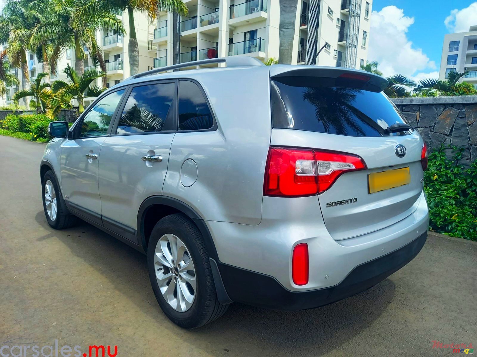 2013' Kia Sorento 2.2 CRDI AWD 7 Seater photo #3