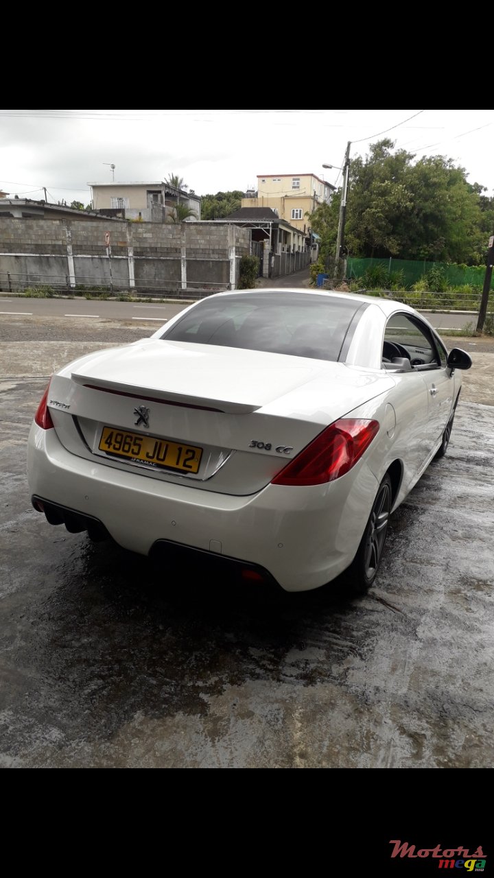 2012' Peugeot 308 Convertible photo #2
