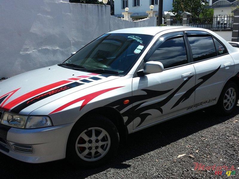 2000' Mitsubishi Lancer photo #1