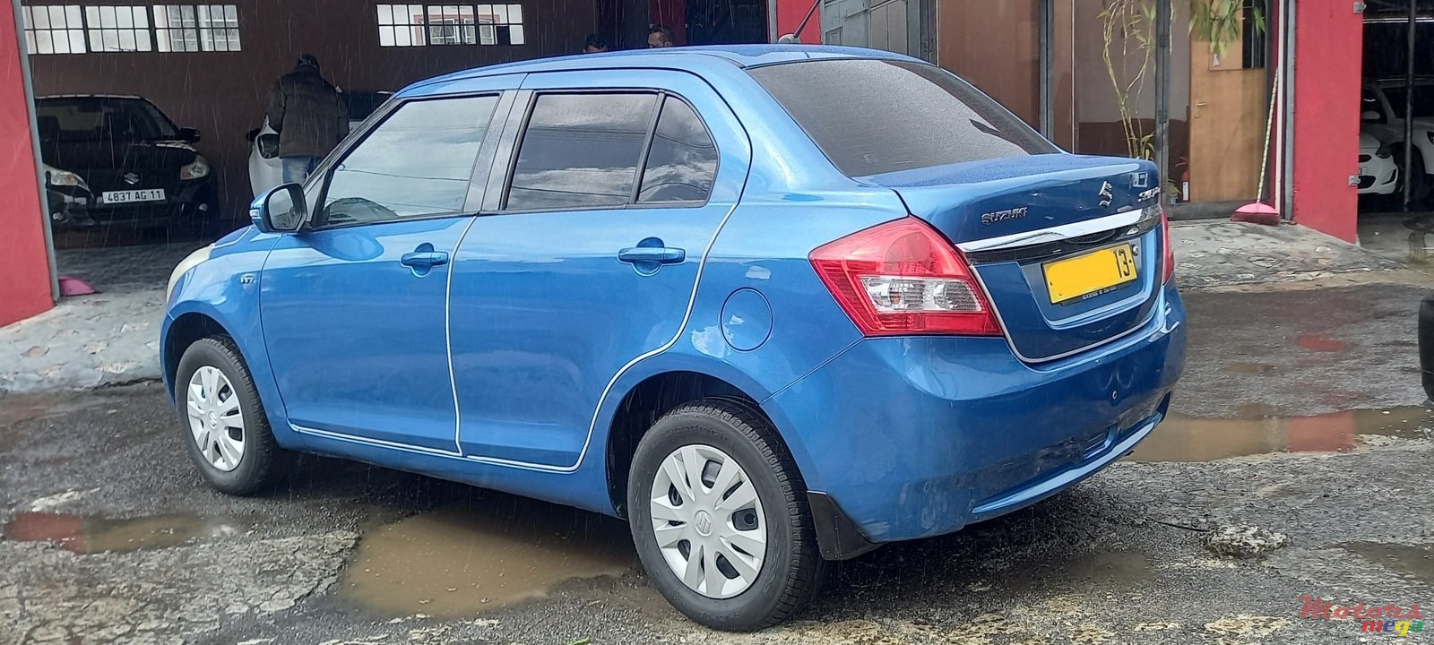 2013' Suzuki Swift Dsire photo #4