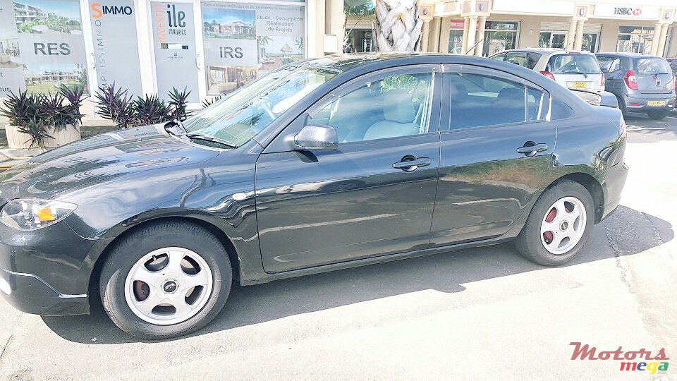 2004' Mazda Axela photo #2