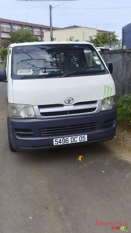 2005' Toyota HiAce photo #1