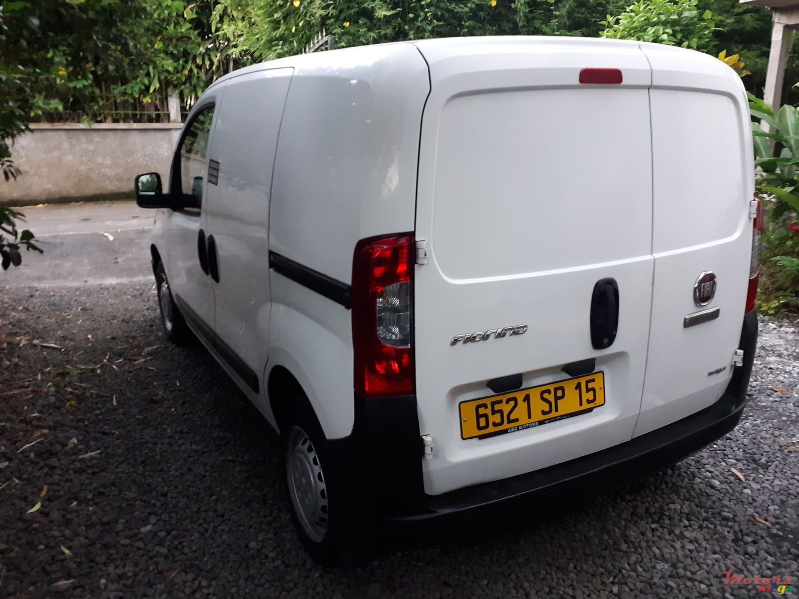 2015' Fiat Fiorino cargo photo #2