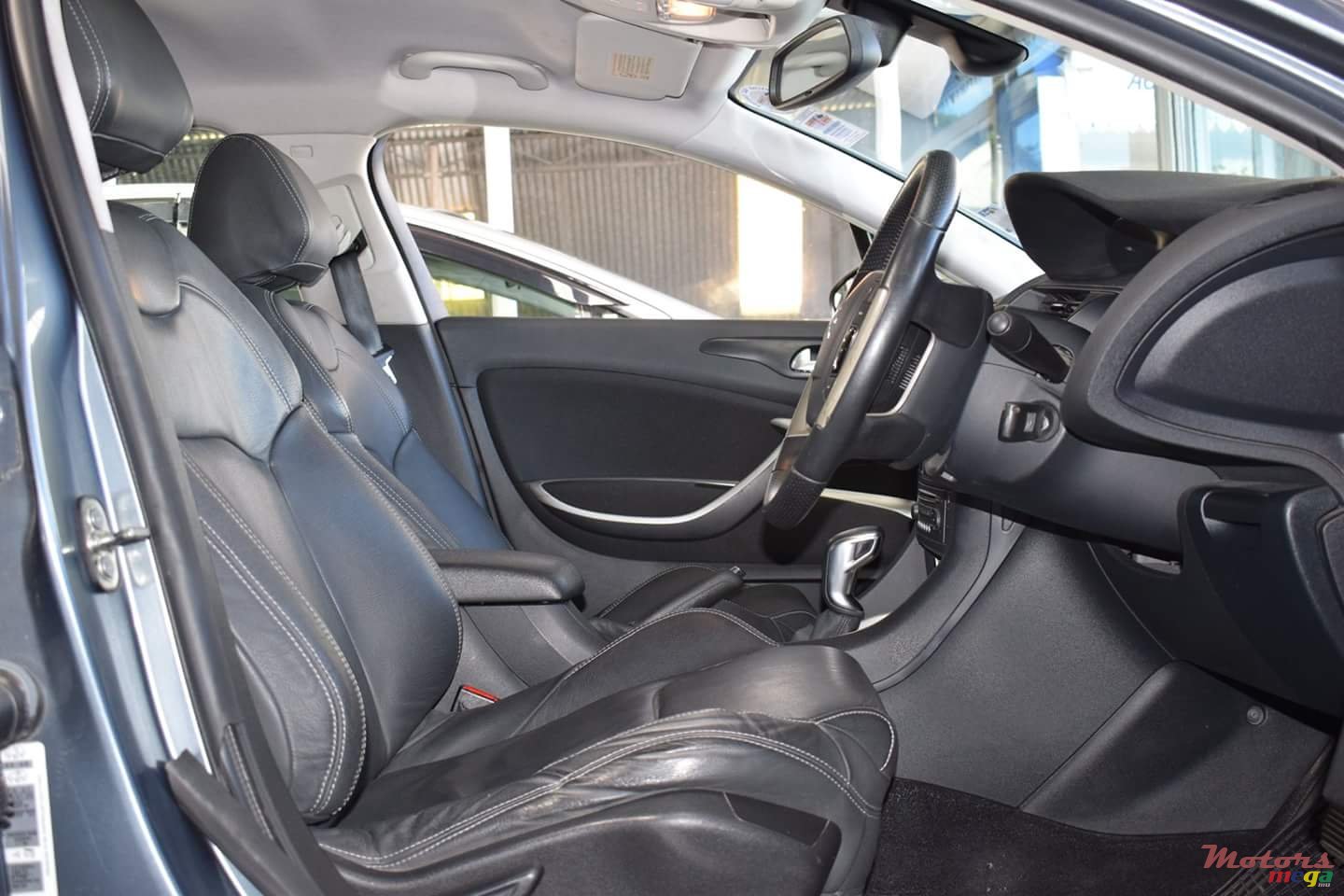 2012' Citroen C5 photo #5