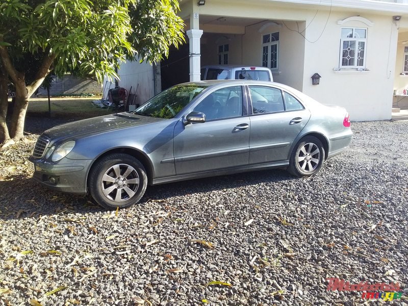 2008' Mercedes-Benz E-Class photo #1