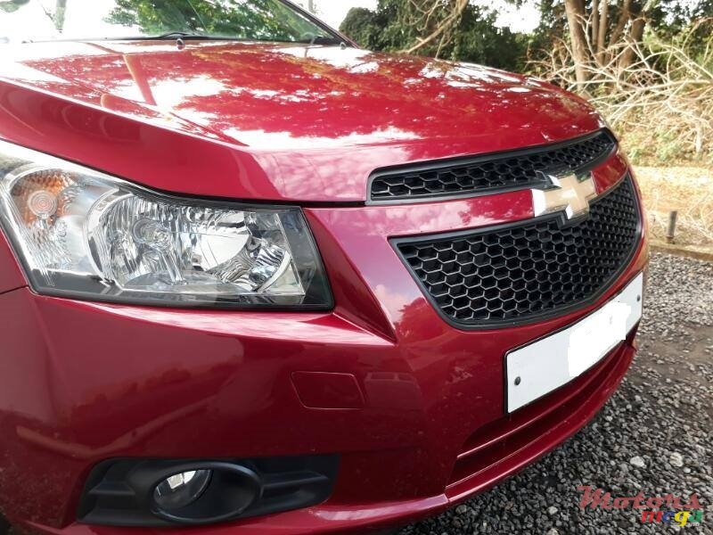 2010' Chevrolet Cruze LT photo #2