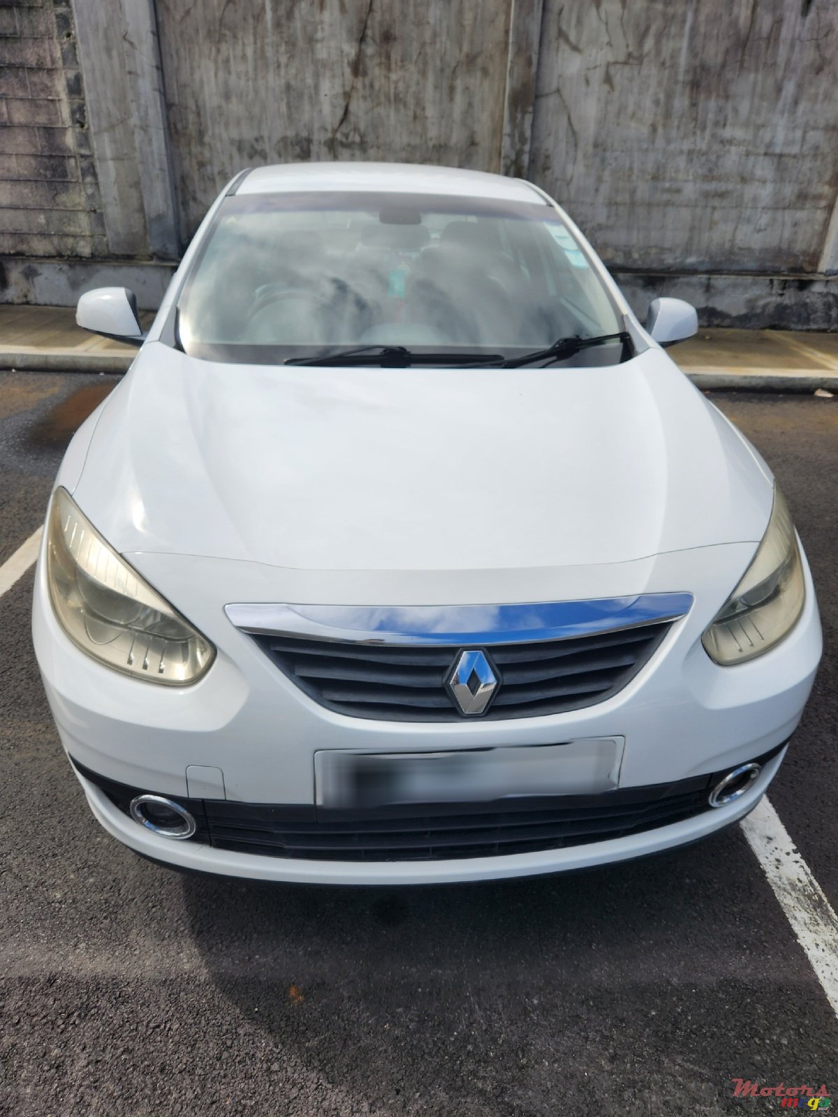 2011' Renault photo #2