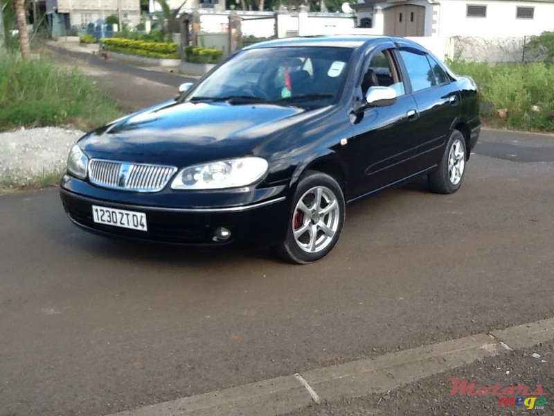 2004' Nissan Sunny photo #2