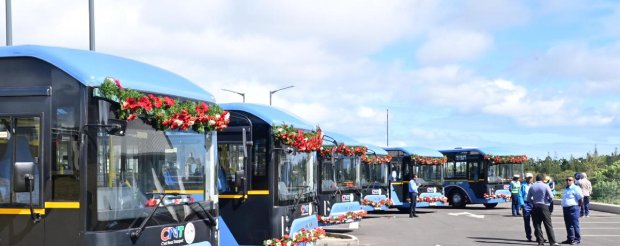 Maurice accueille dix nouveaux bus électriques offerts par l’Inde