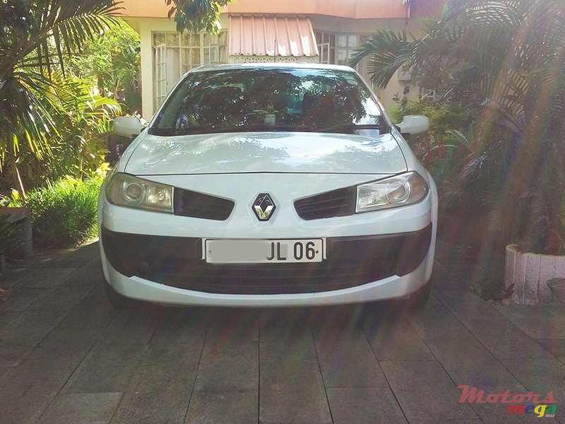 2006' Renault Megane photo #1