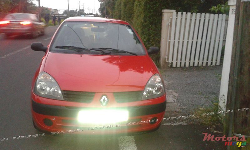 2006' Renault Clio photo #1