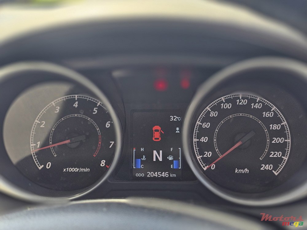 2012' Mitsubishi ASX photo #7