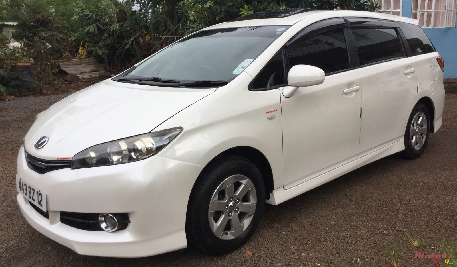 2012' Toyota Corolla Wish photo #2