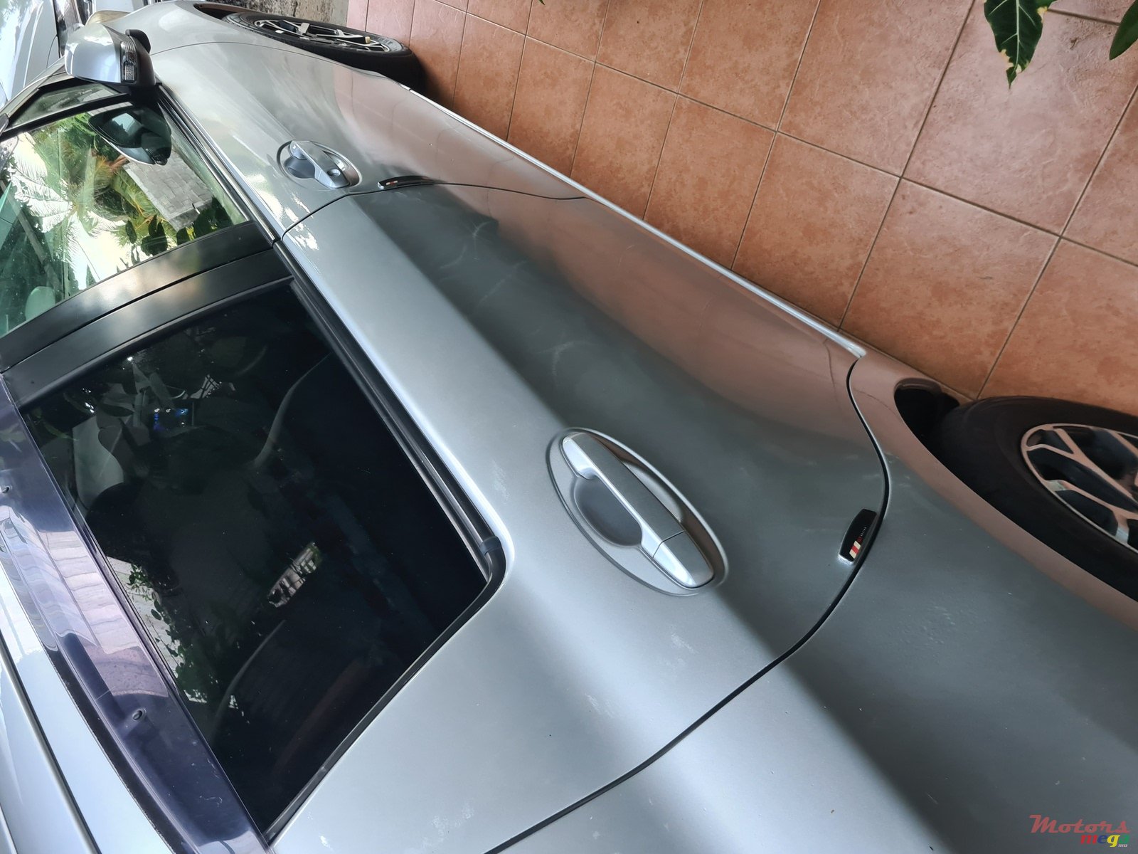 2013' Toyota Vitz photo #3