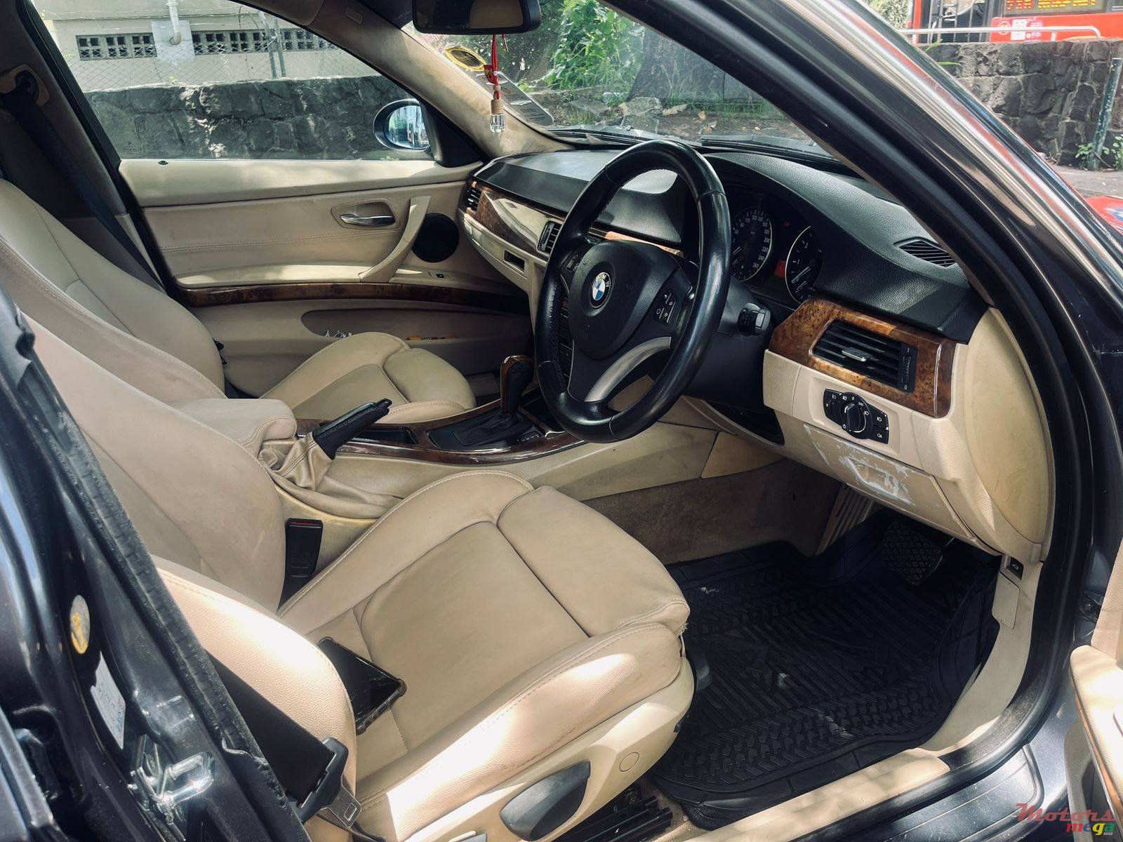 2006' BMW 325 photo #6