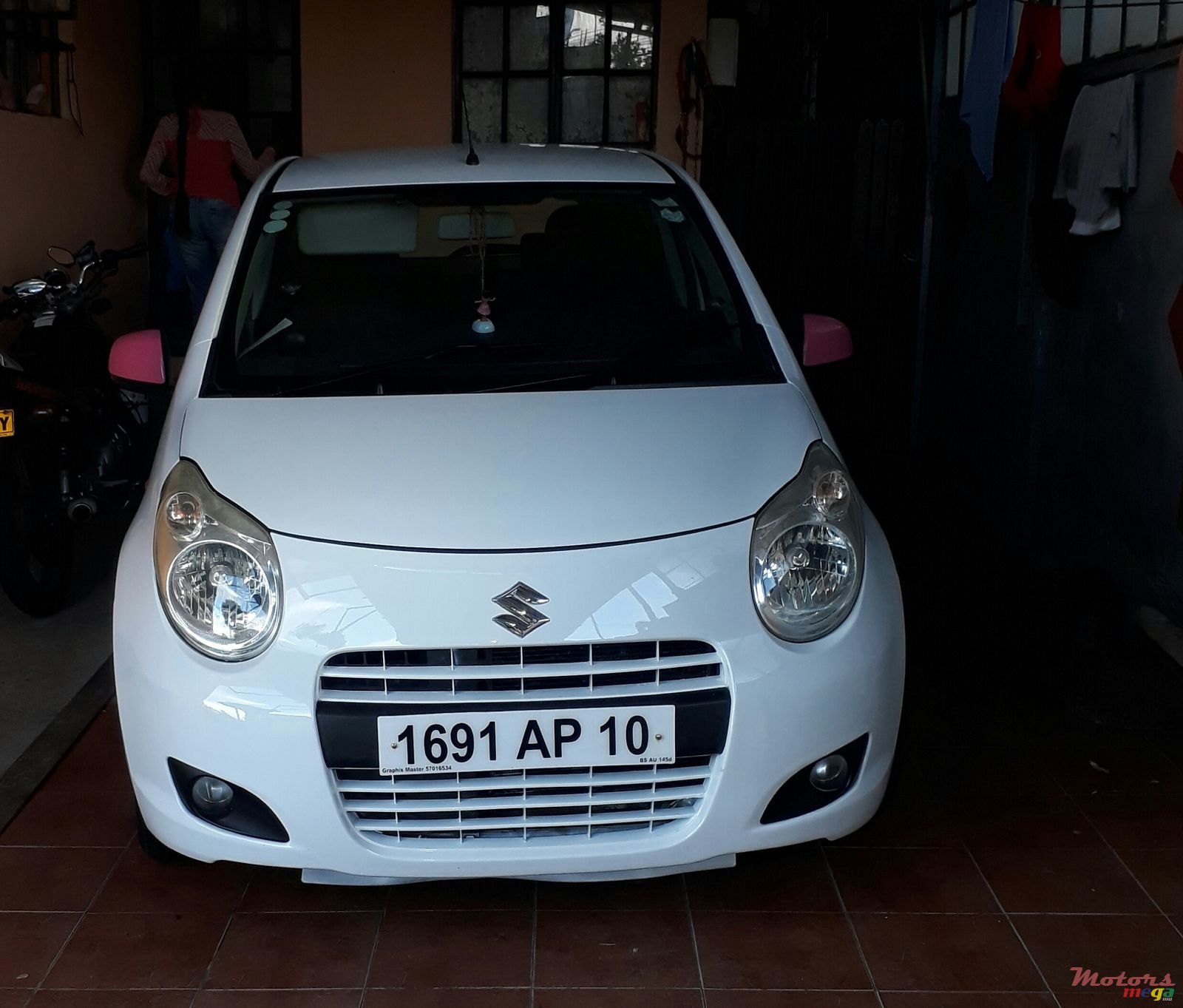 2010' Suzuki Hatchback photo #1