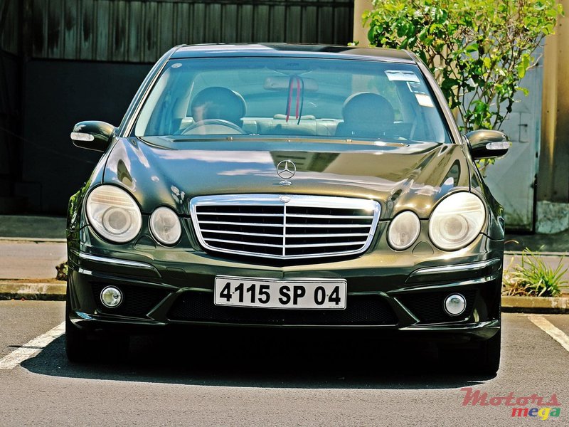 2004' Mercedes-Benz E-Class E320 V6 Petrol/Essence photo #1