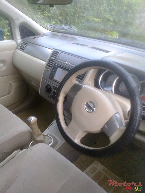 2009' Nissan Tiida Tiida 2009 photo #3