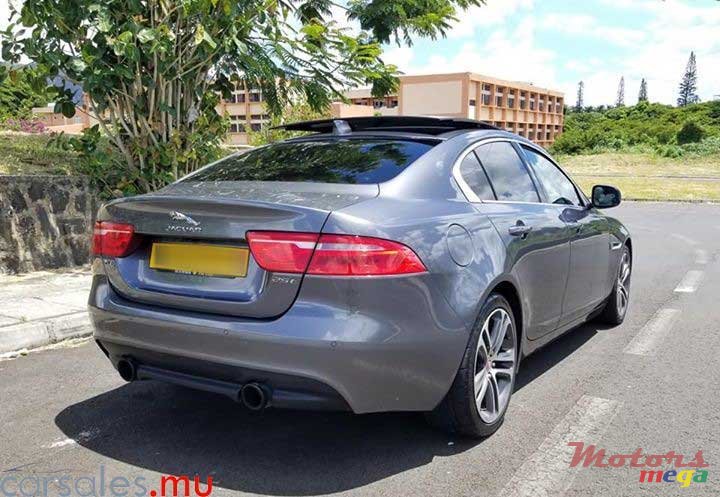 2017' Jaguar XE 2.0 photo #3