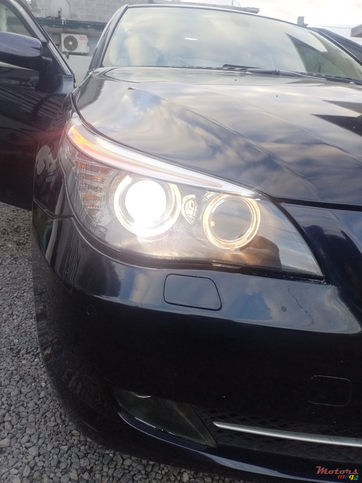 2008' BMW 523 photo #5