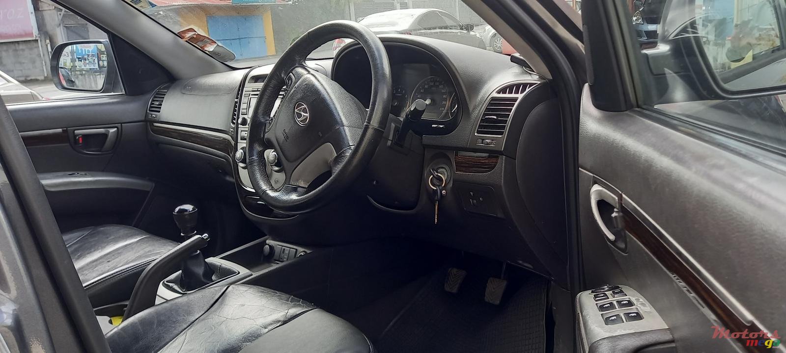 2010' Hyundai Santa Fe photo #5