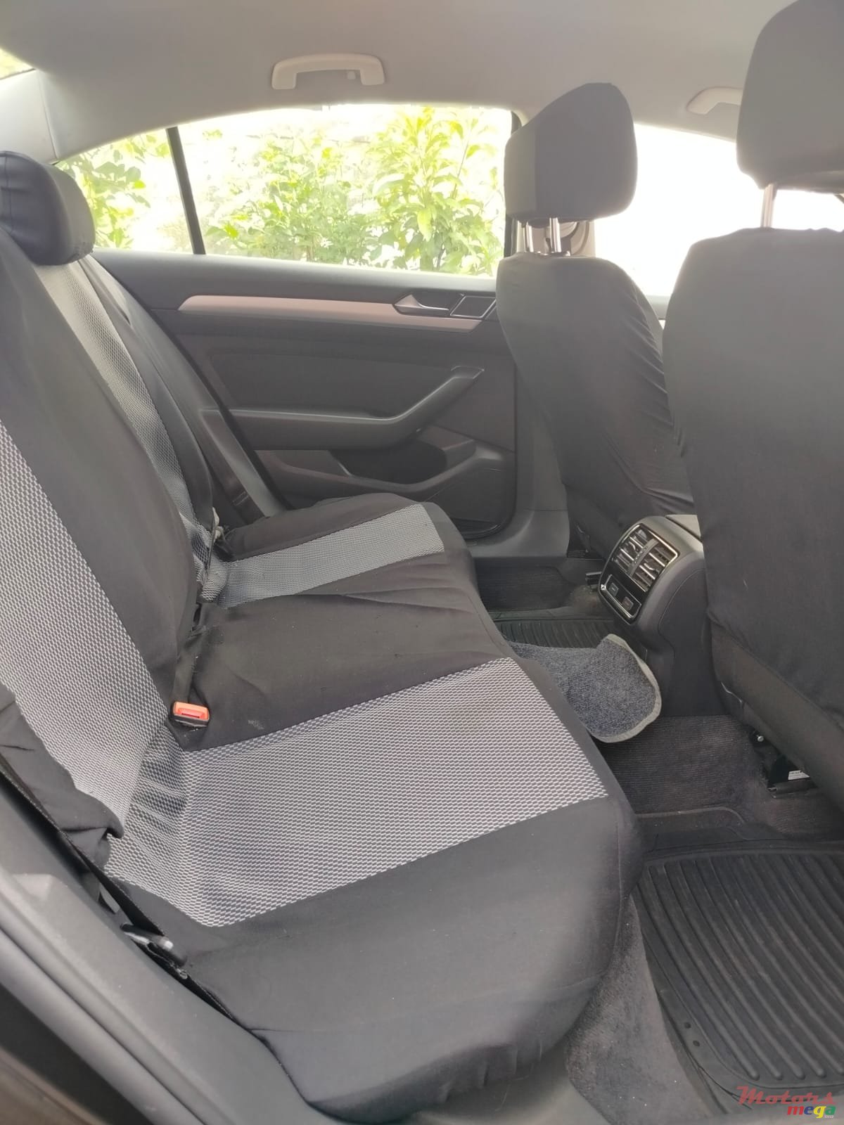 2017' Volkswagen Passat photo #4