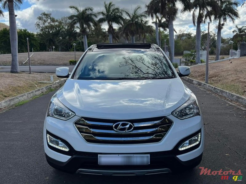 2014' Hyundai Santa Fe photo #1