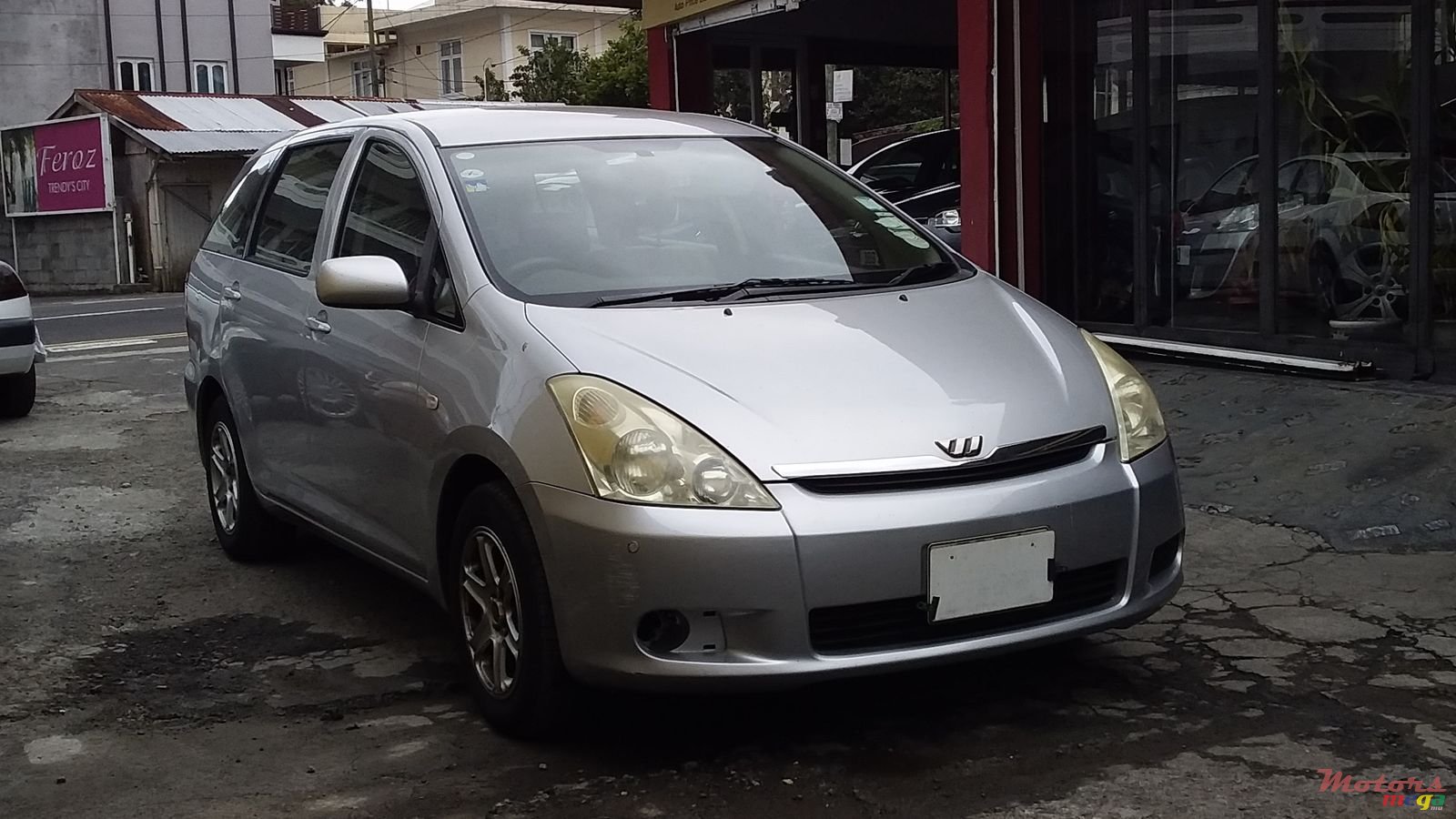 2004' Toyota Wish photo #1