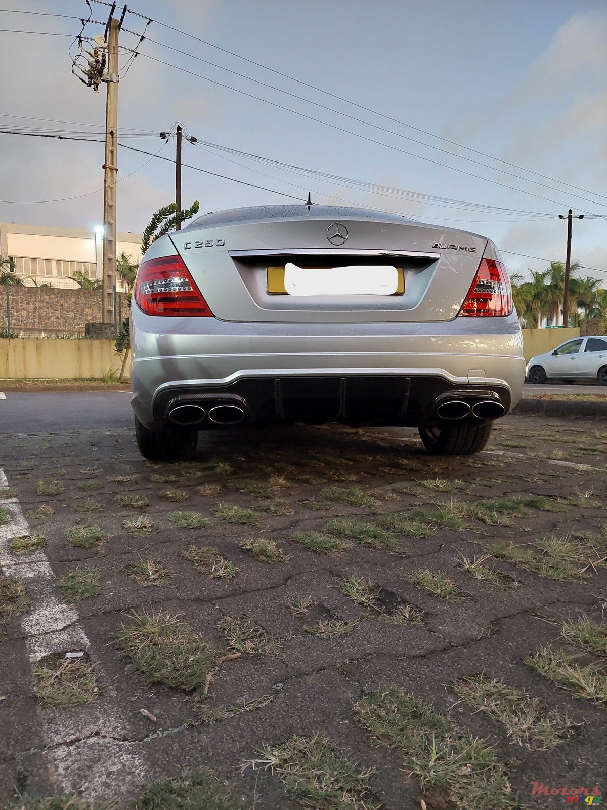 2013' Mercedes-Benz C-Class C250 photo #2