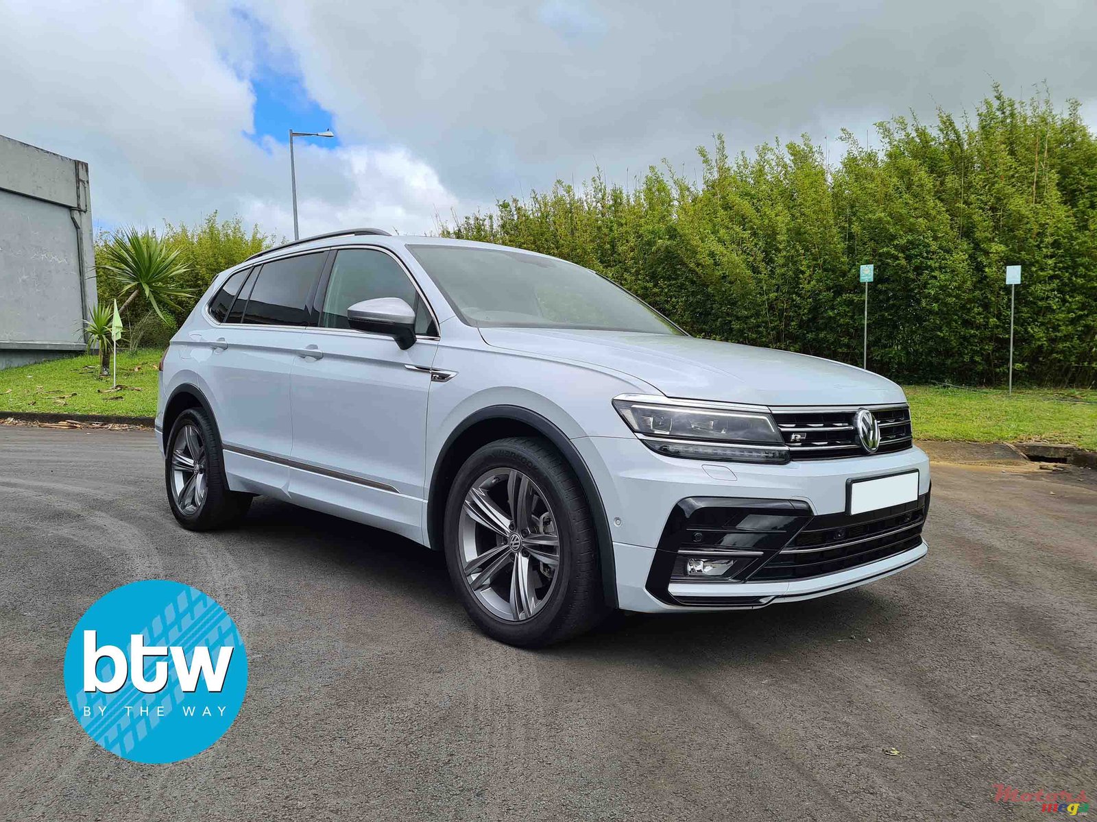 2019' Volkswagen Tiguan photo #1