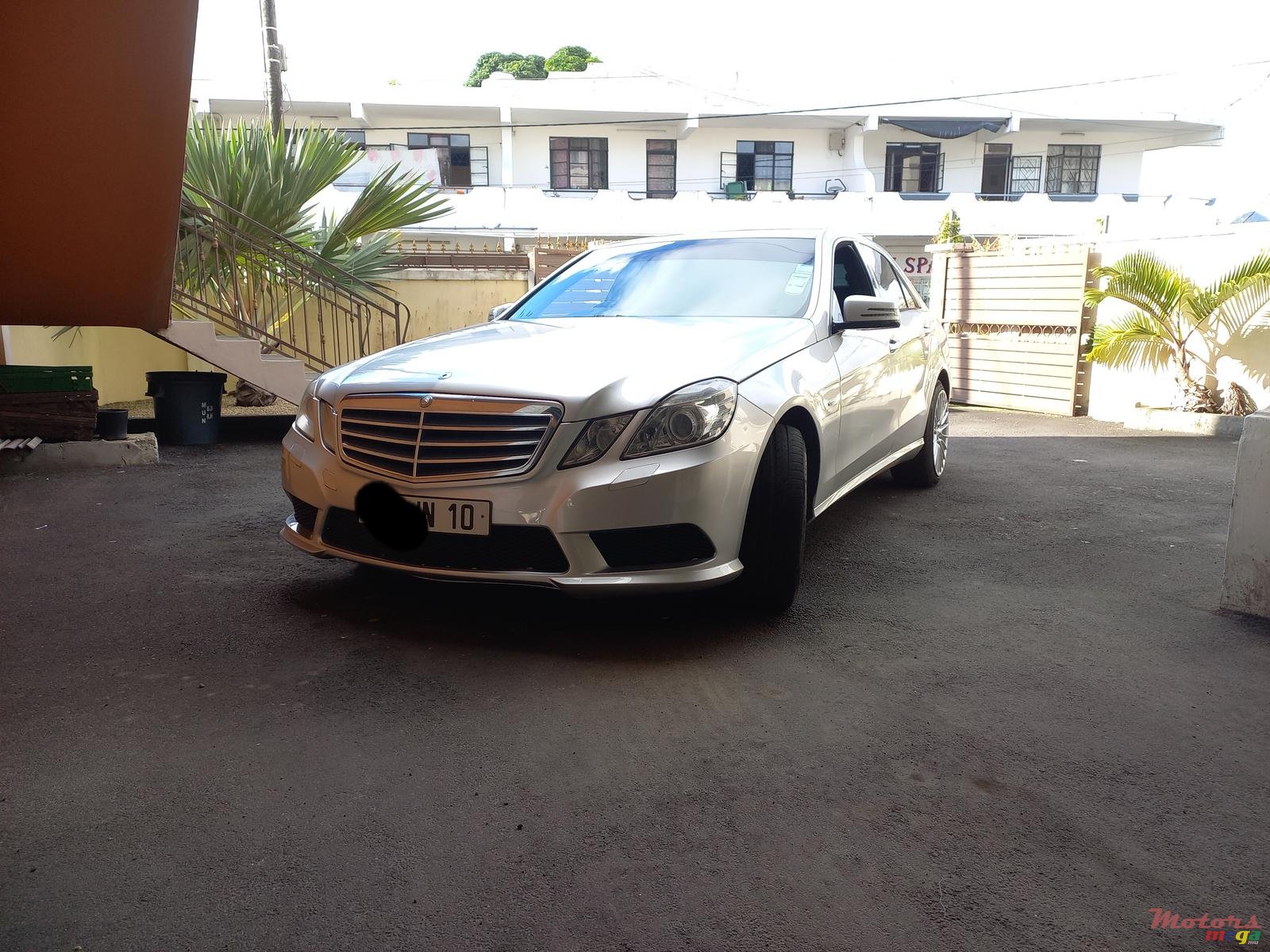 2010' Mercedes-Benz E-Class photo #2