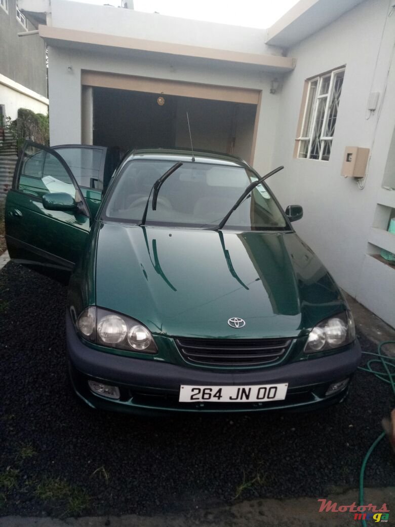 2000' Toyota photo #3