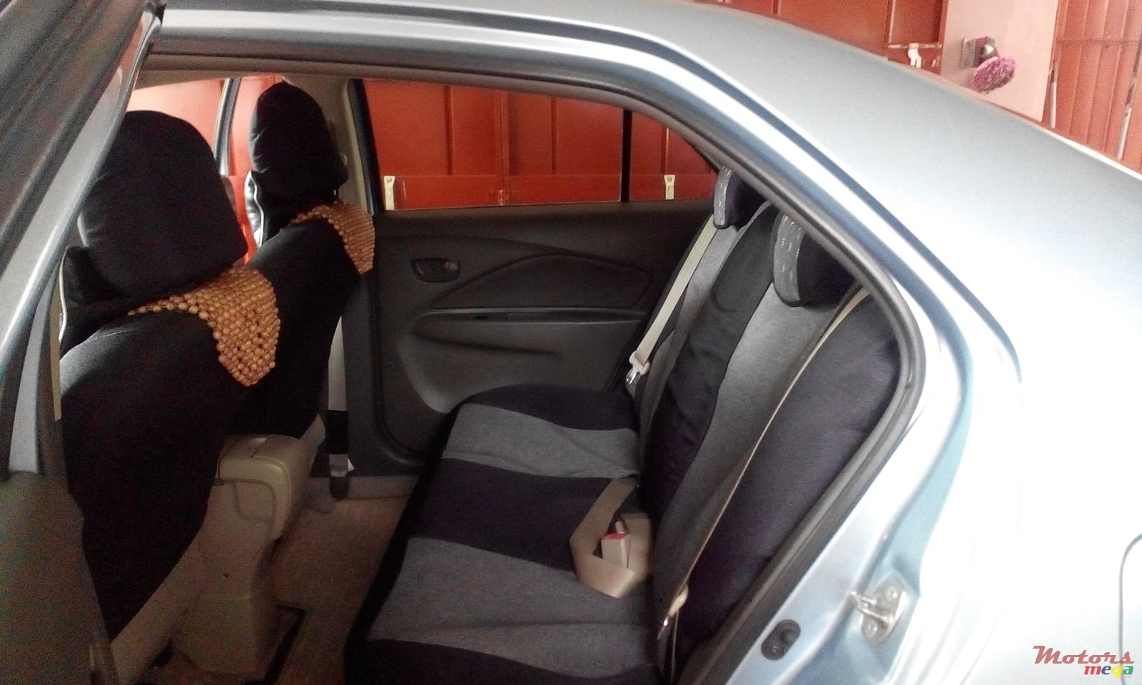 2010' Toyota Yaris photo #2