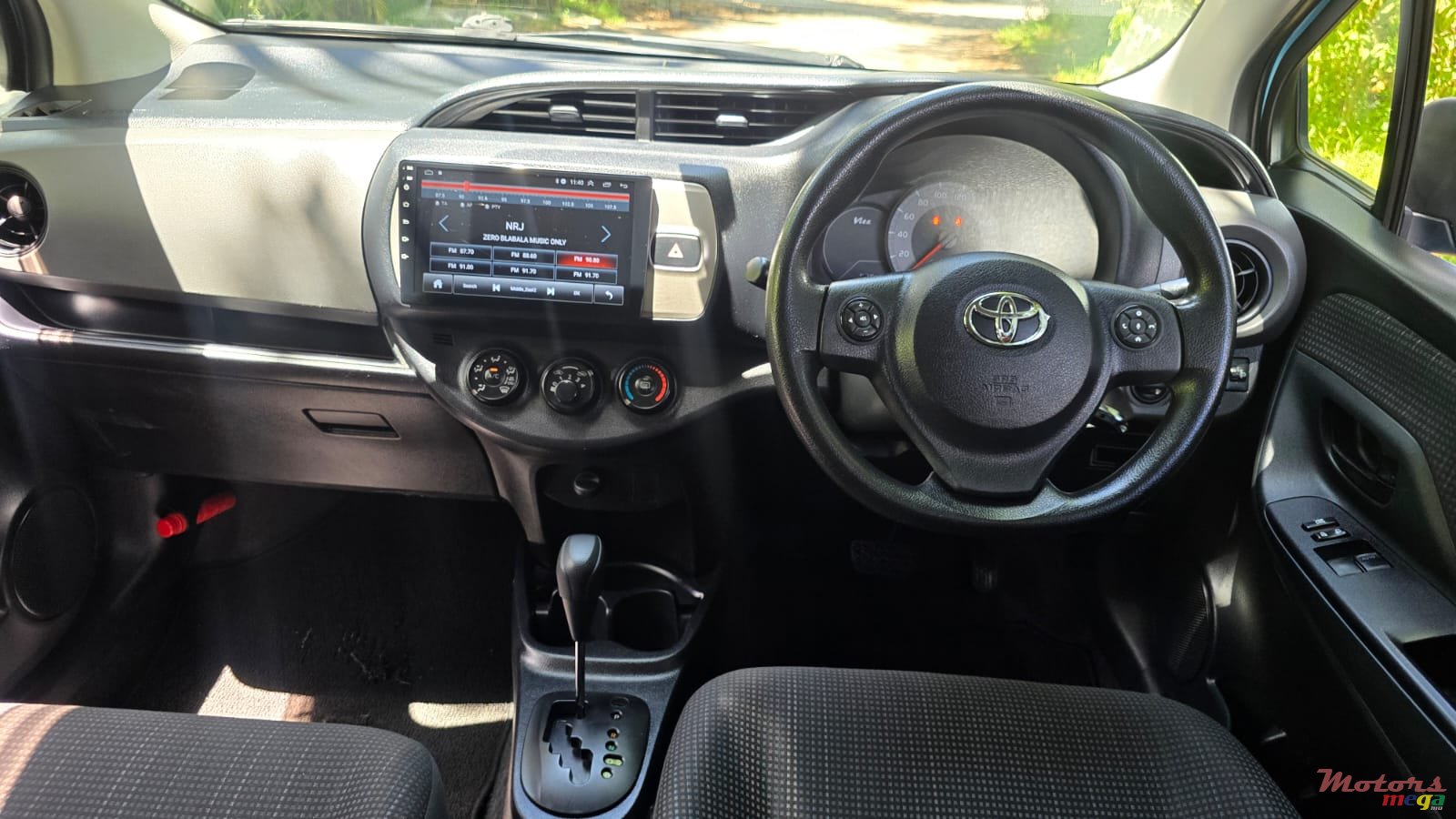 2016' Toyota Vitz photo #6