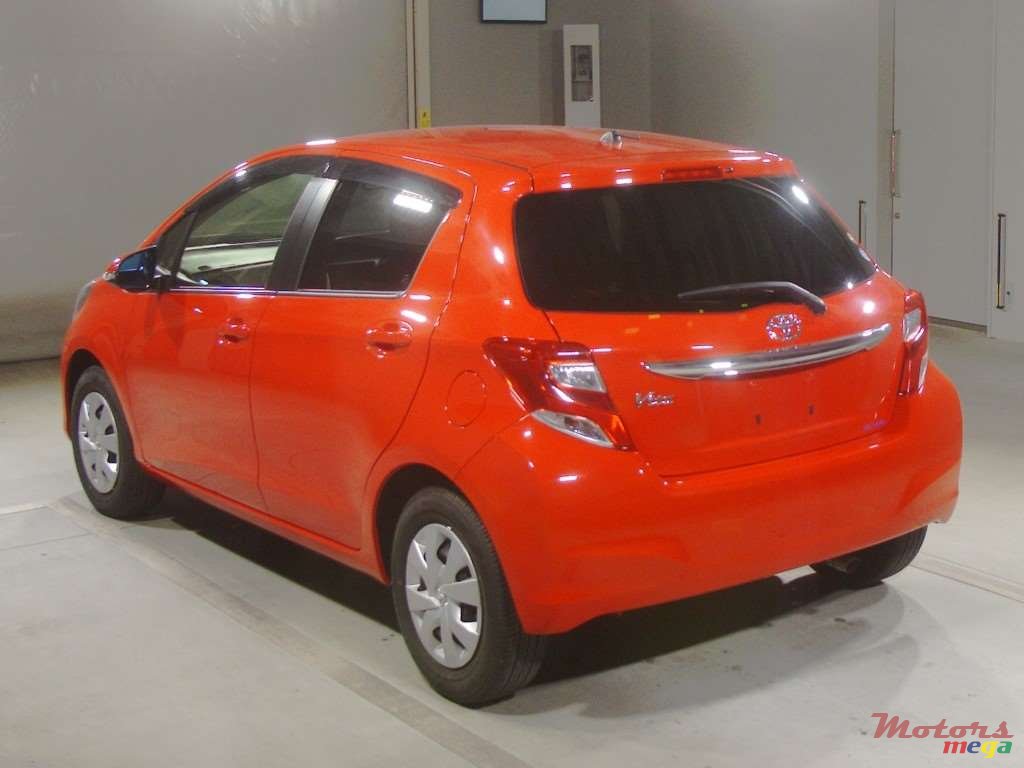 2014' Toyota Vitz photo #2