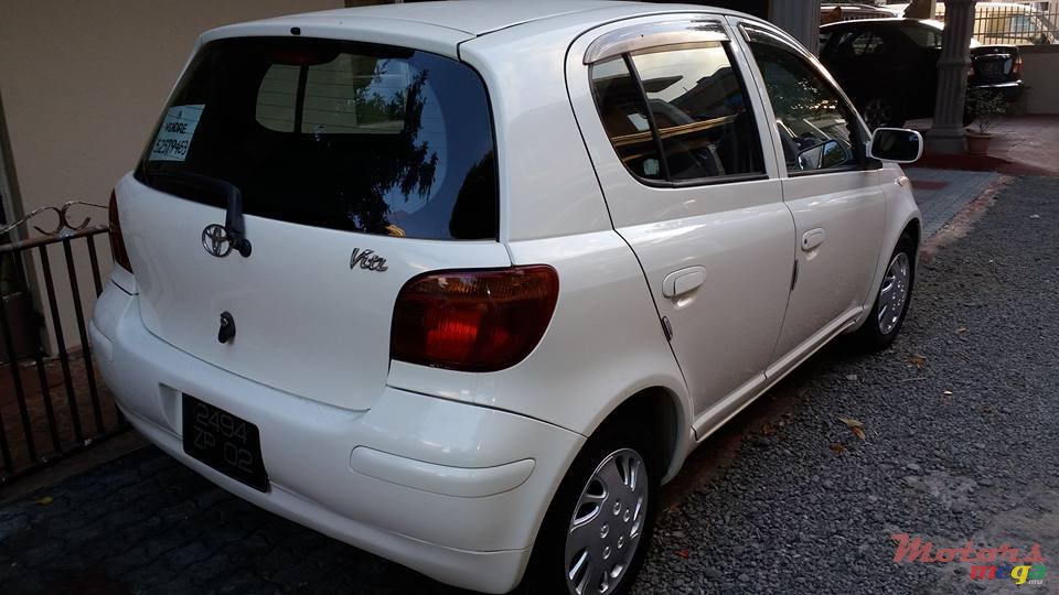2002' Toyota Vitz photo #6