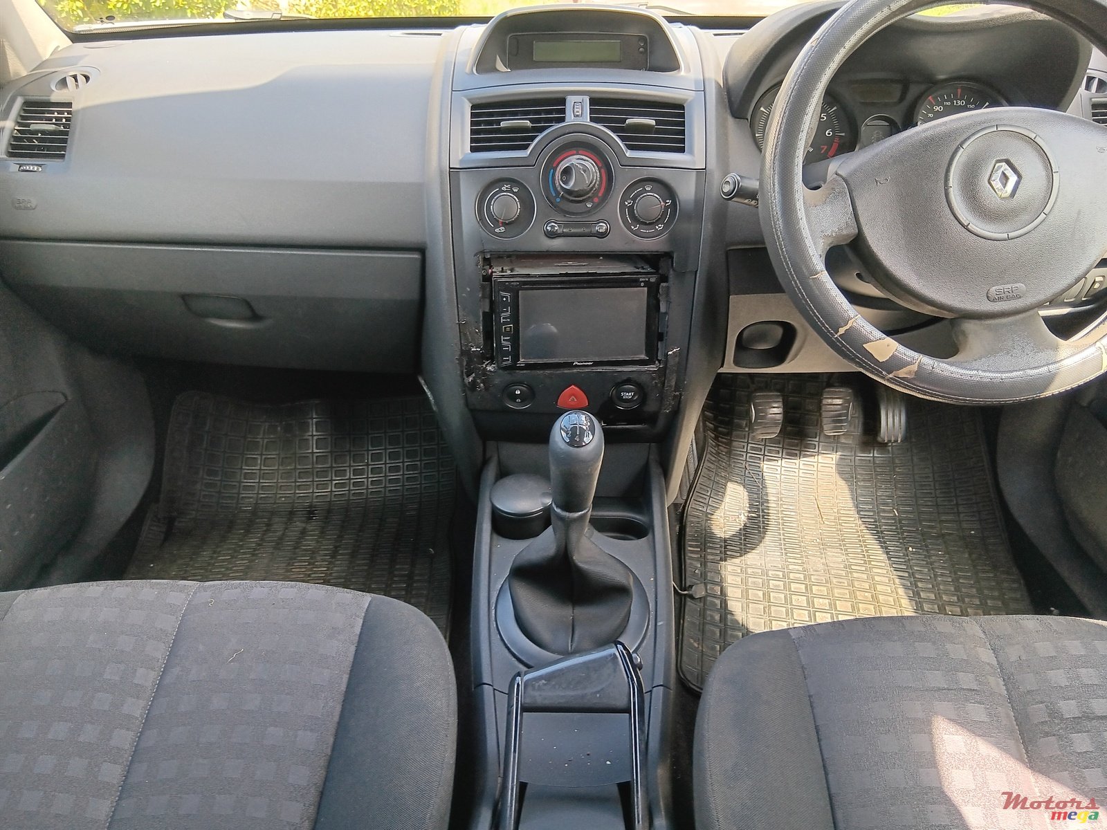 2006' Renault Megane photo #2