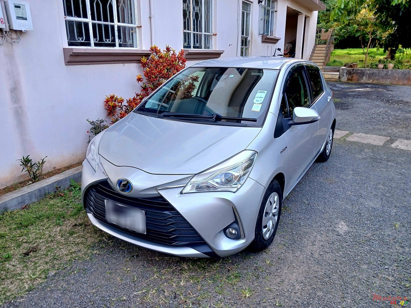 2017' Toyota Vitz photo #1