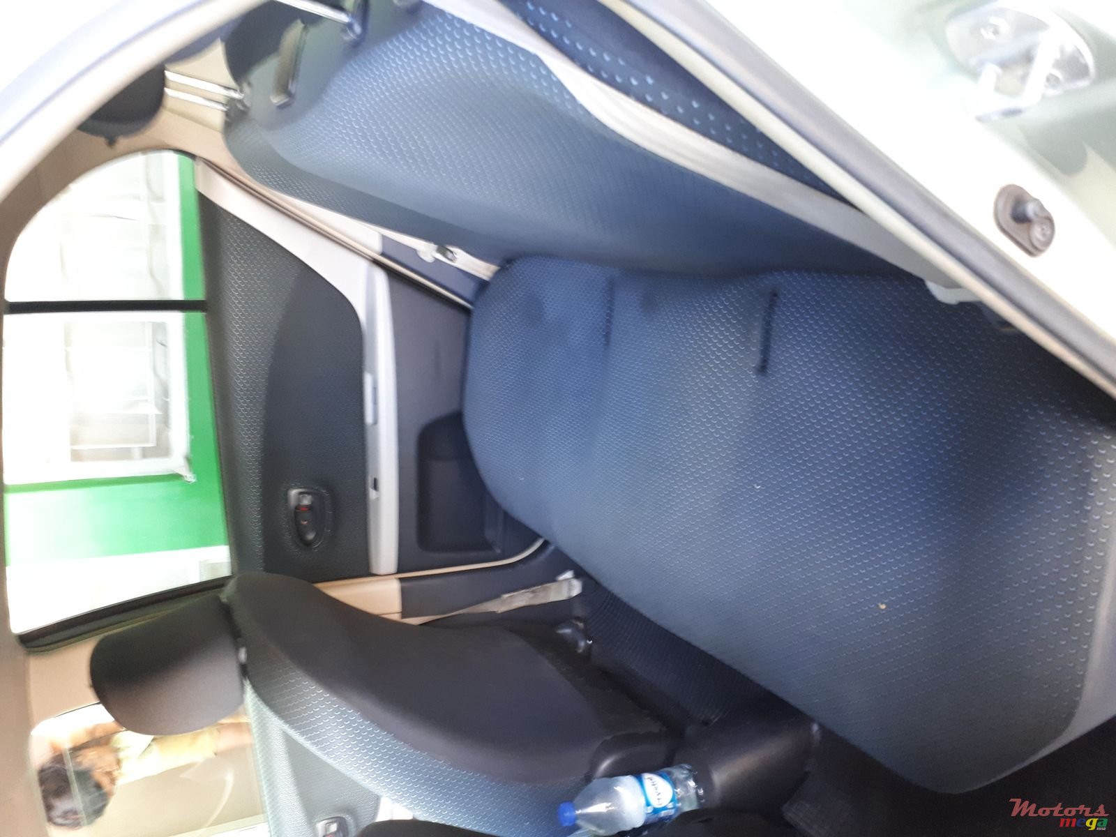 2006' Toyota Vitz photo #5