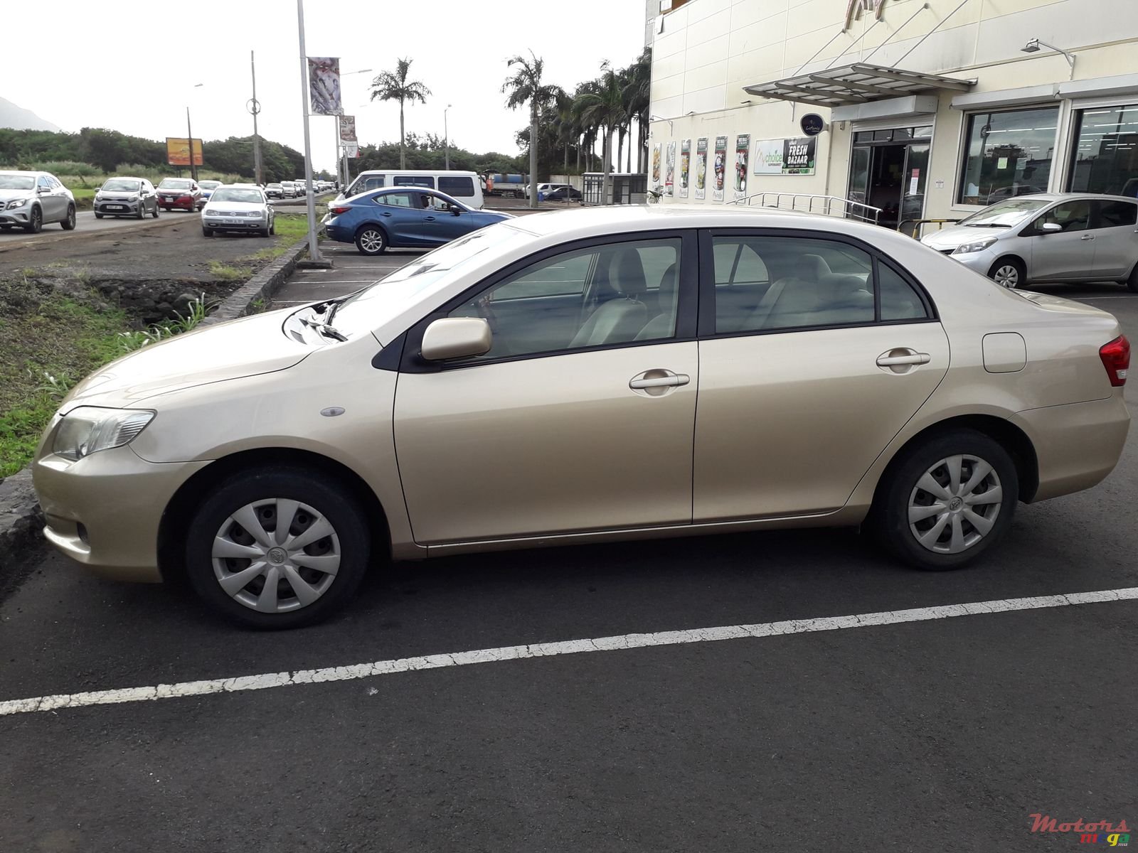 2010' Toyota Axio photo #3