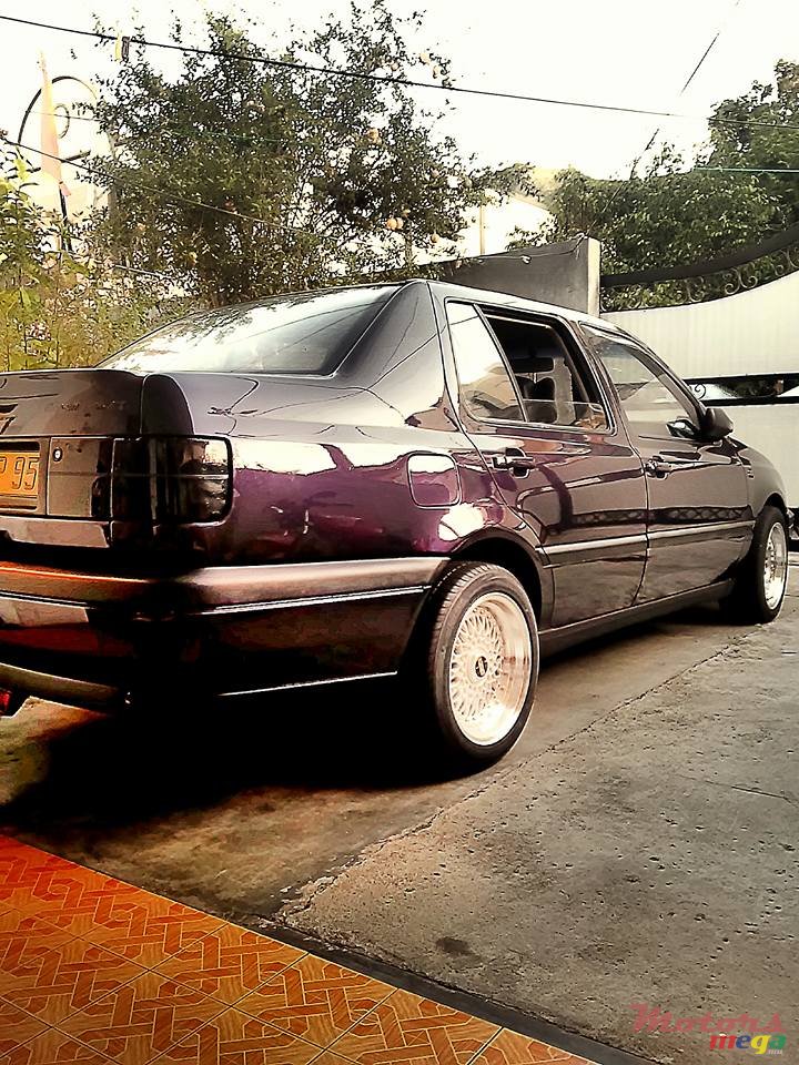 1995' Volkswagen Vento photo #1