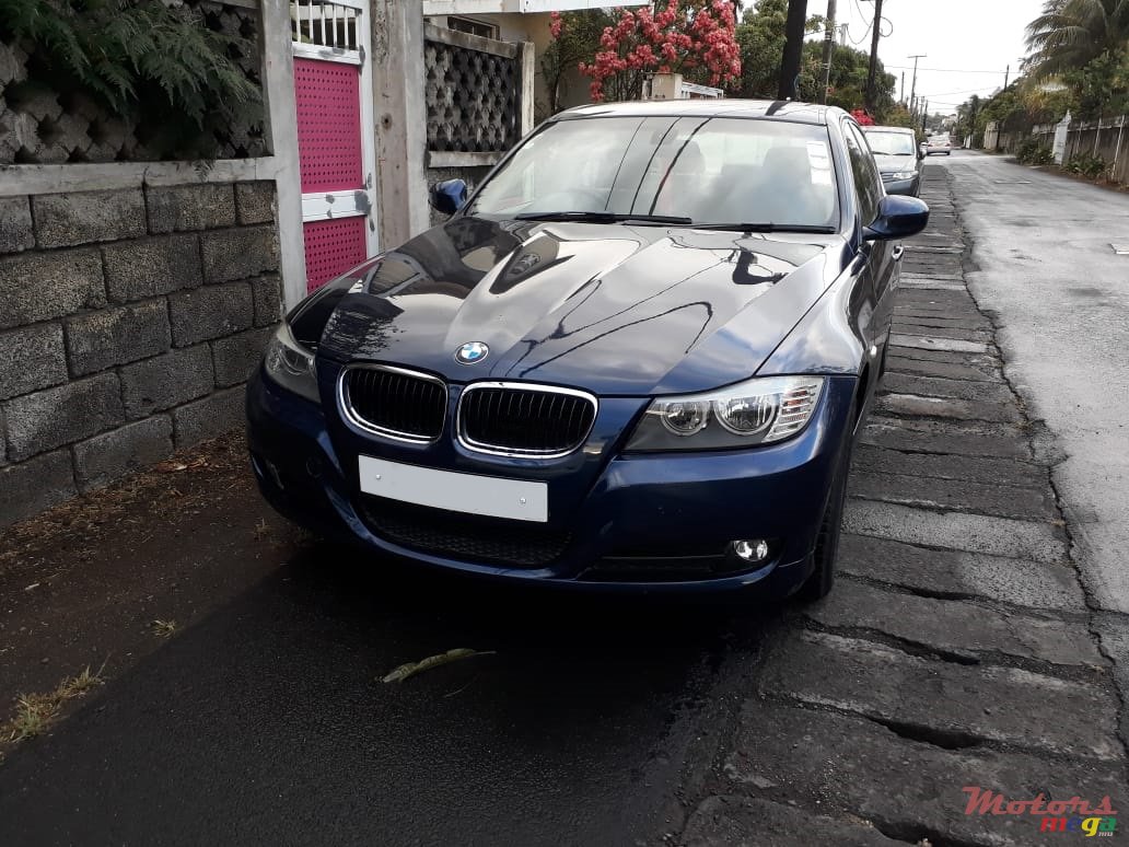 2010' BMW 3 Series photo #3