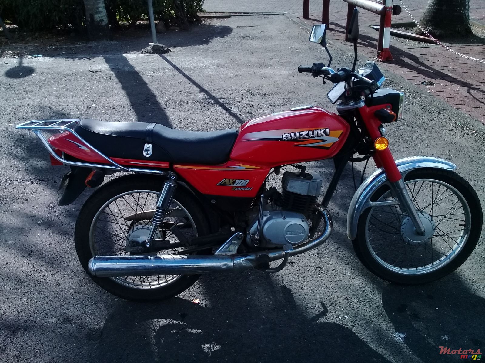 2011' Suzuki photo #3