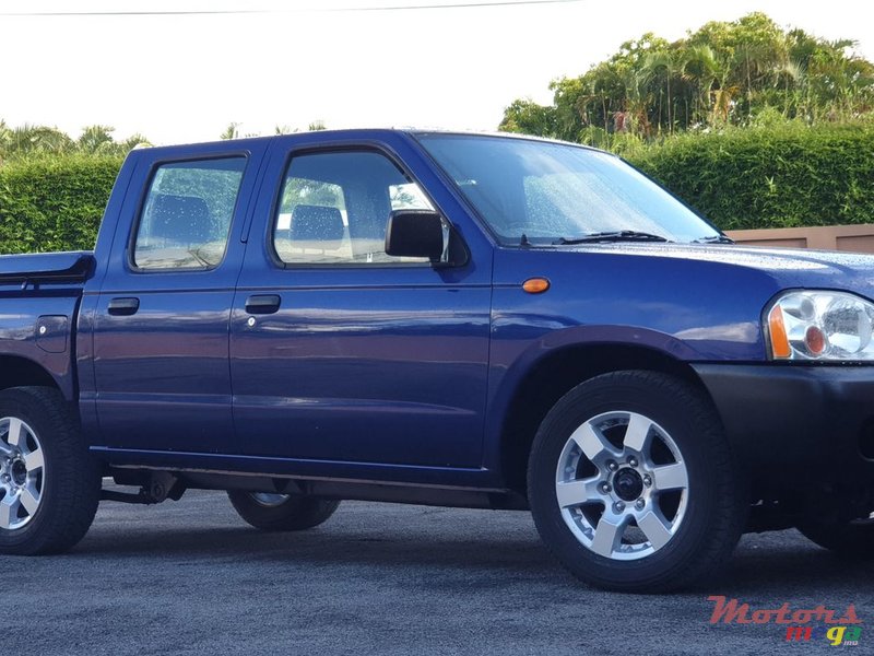 2012' Nissan Navara photo #1