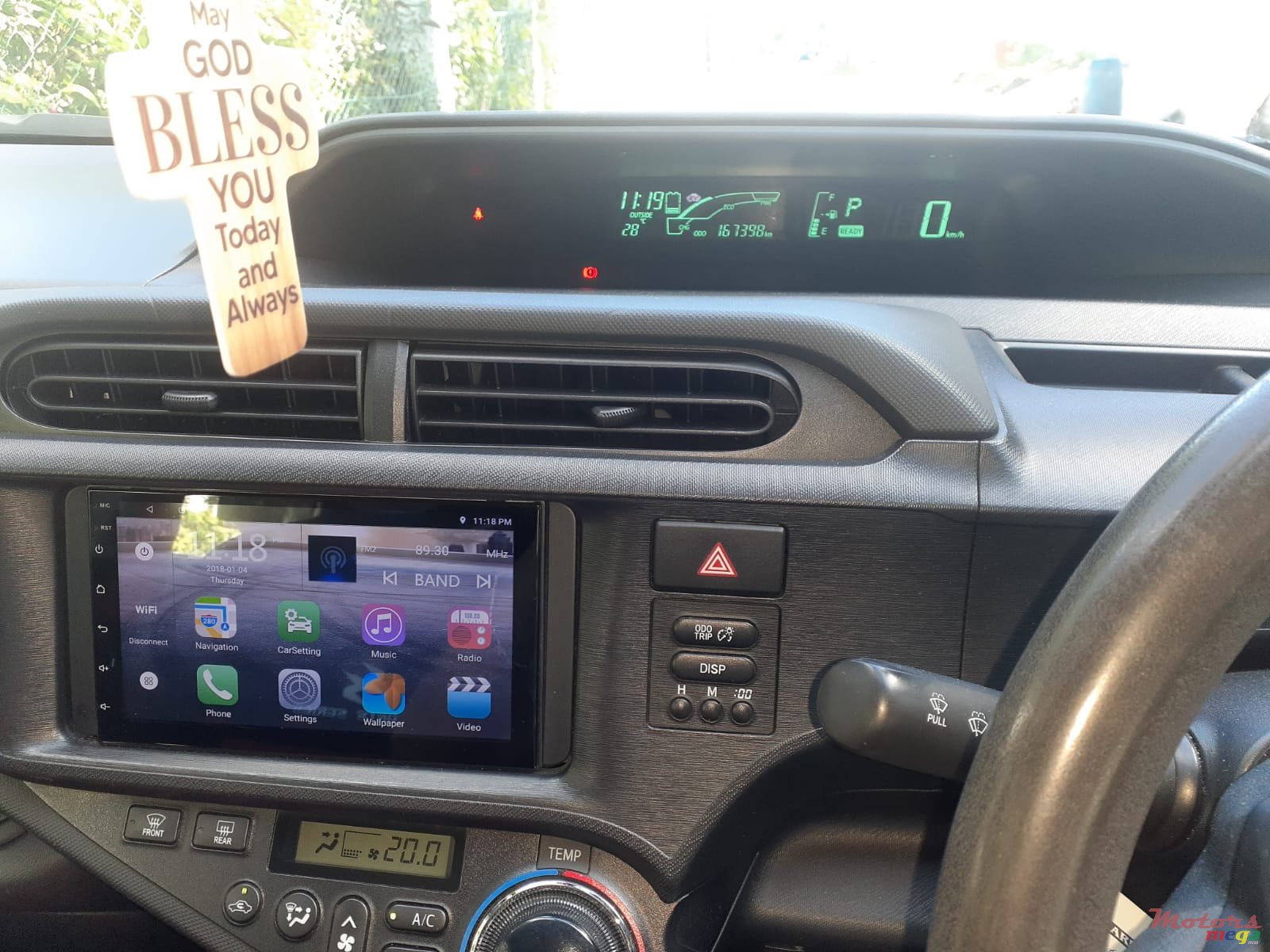 2013' Toyota Aqua photo #1