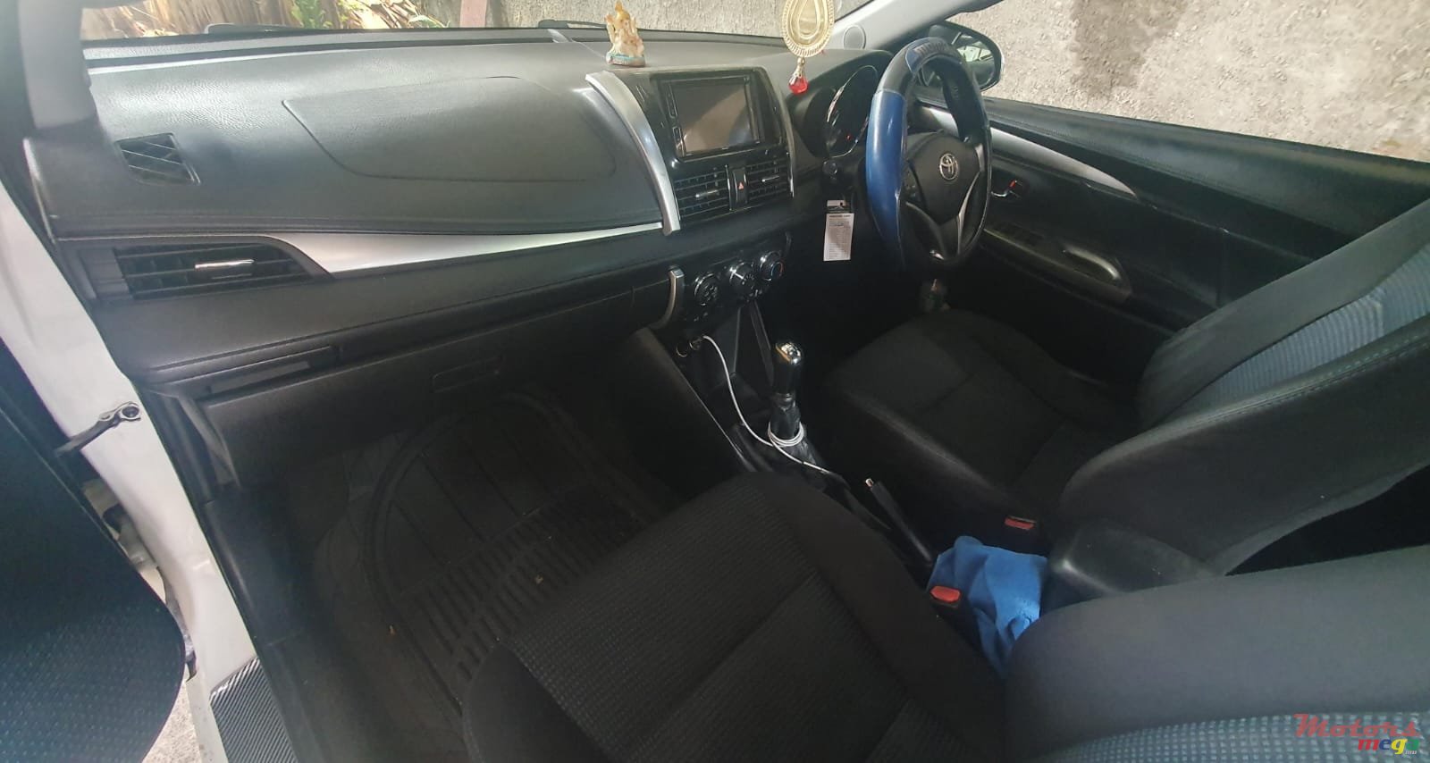 2014' Toyota Yaris photo #5